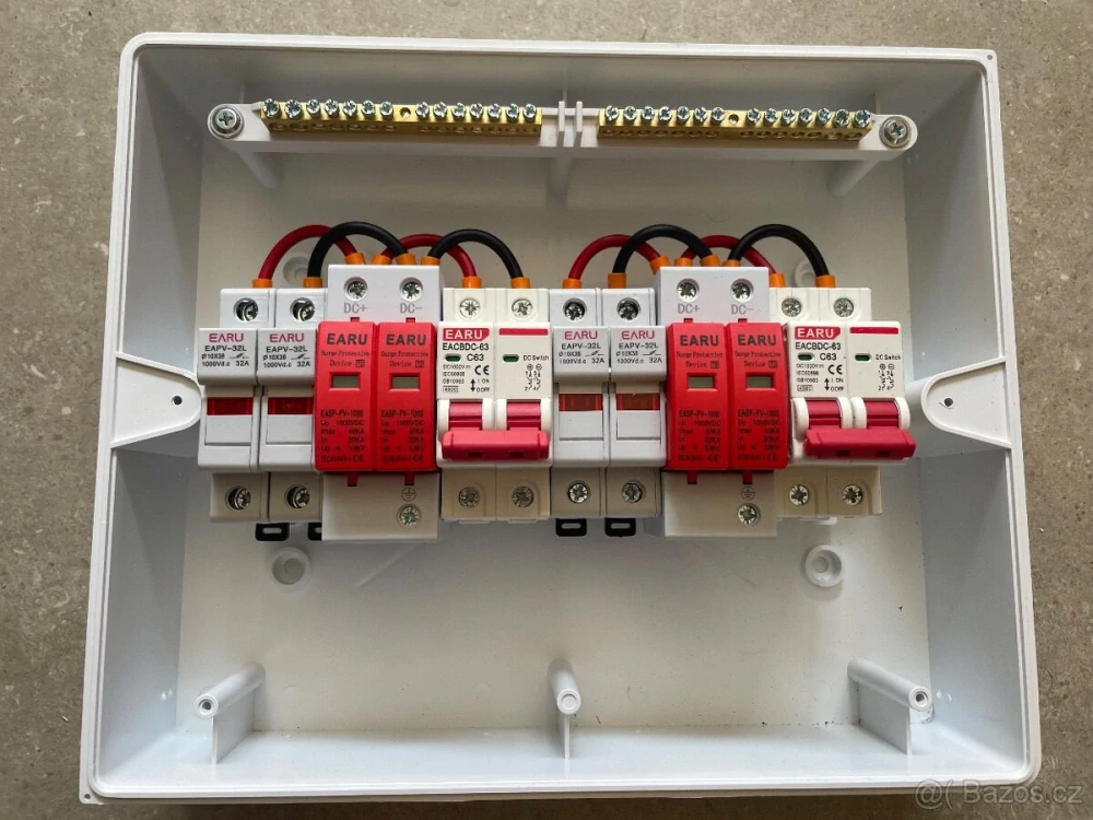 Fotovoltaický rozvaděč pro dva stringy