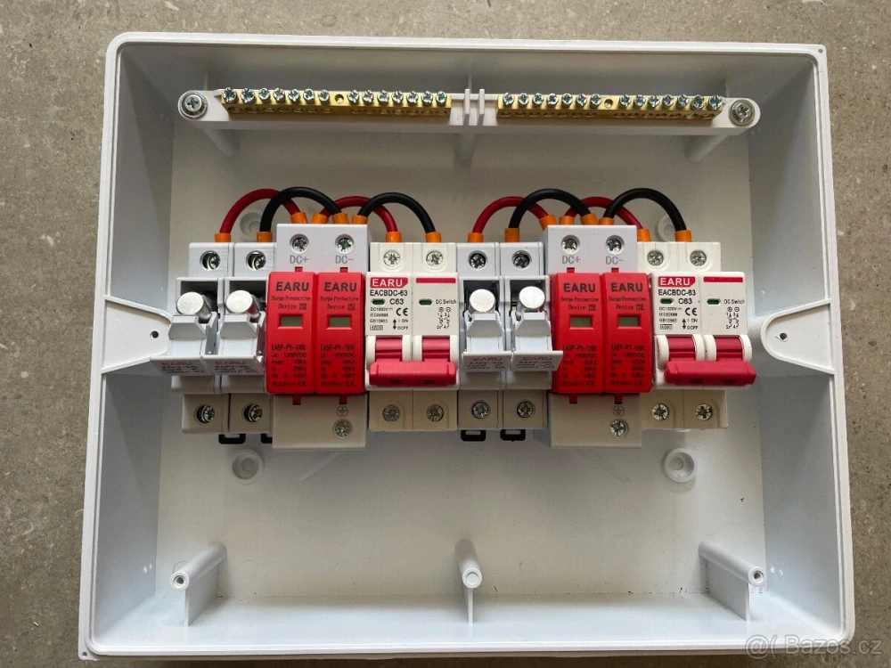 Fotovoltaický rozvaděč pro dva stringy